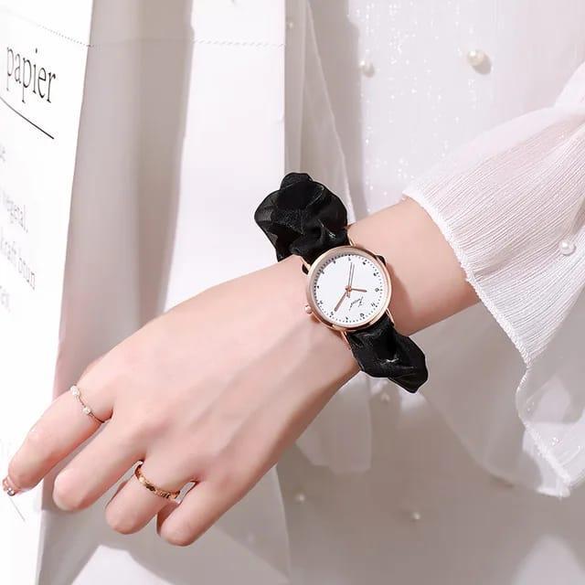 Stylish Women's Quartz Watch- 1 Pc Water Resistant Bracelet Timepiece