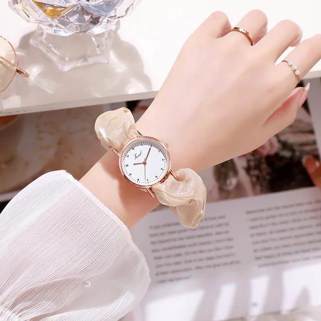 Stylish Women's Quartz Watch- 1 Pc Water Resistant Bracelet Timepiece