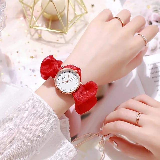 Stylish Women's Quartz Watch- 1 Pc Water Resistant Bracelet Timepiece